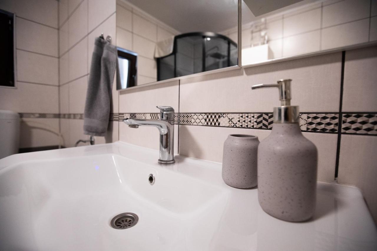 Apartmani Lara Modrus-Kuca Za Odmor Eksteriør bilde